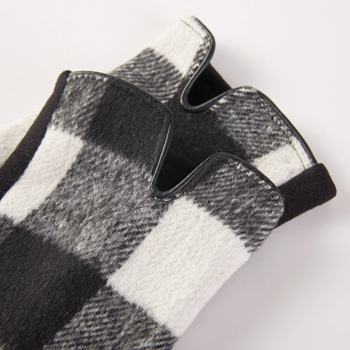 Buffalo Check Pattern Cozy Winter Gloves