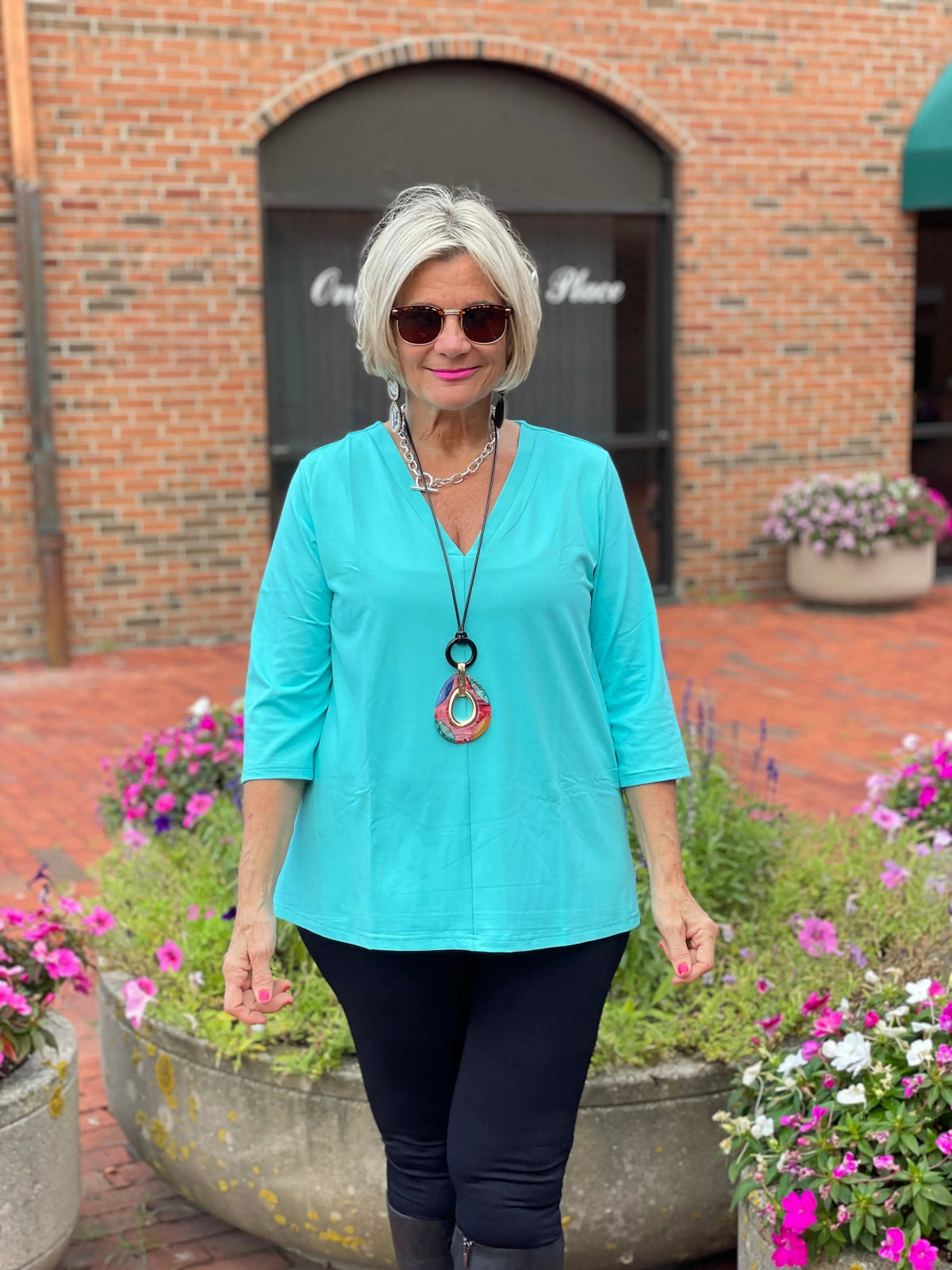 LULU-B SEA-FOAM TAILORED V SLEEVE TOP