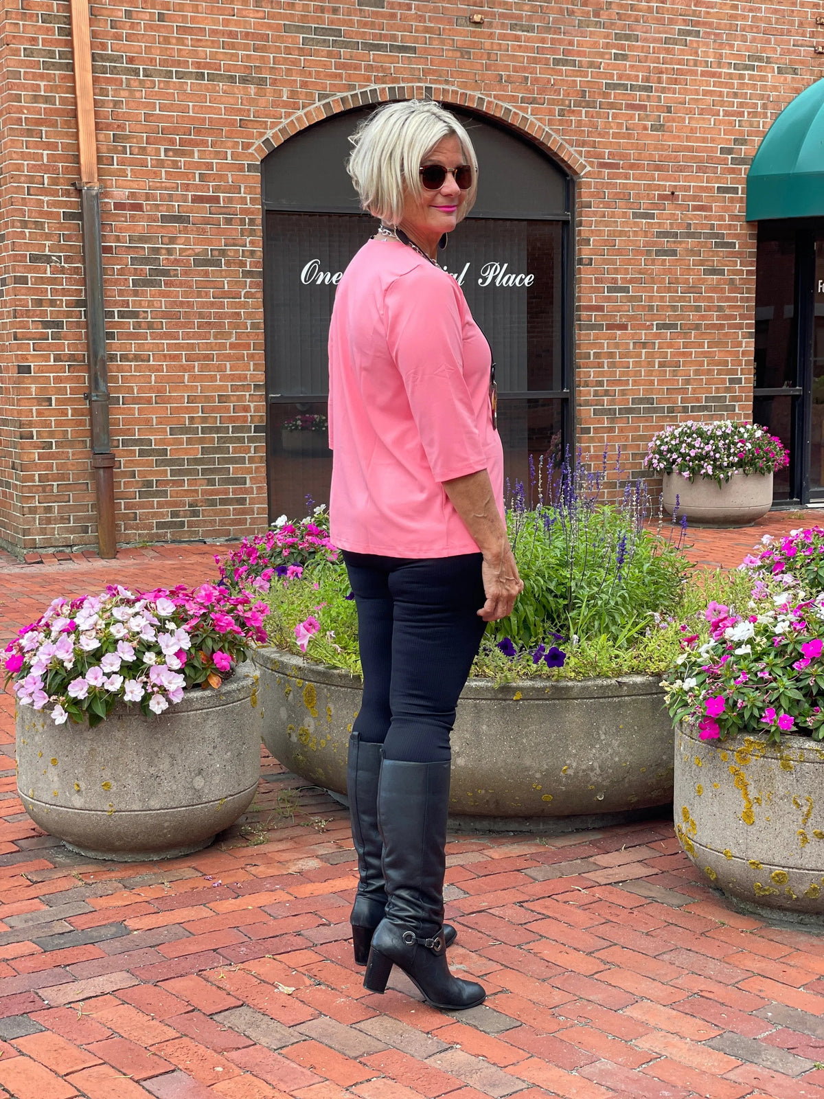 LULU-B CORAL TAILORED V SLEEVE TOP