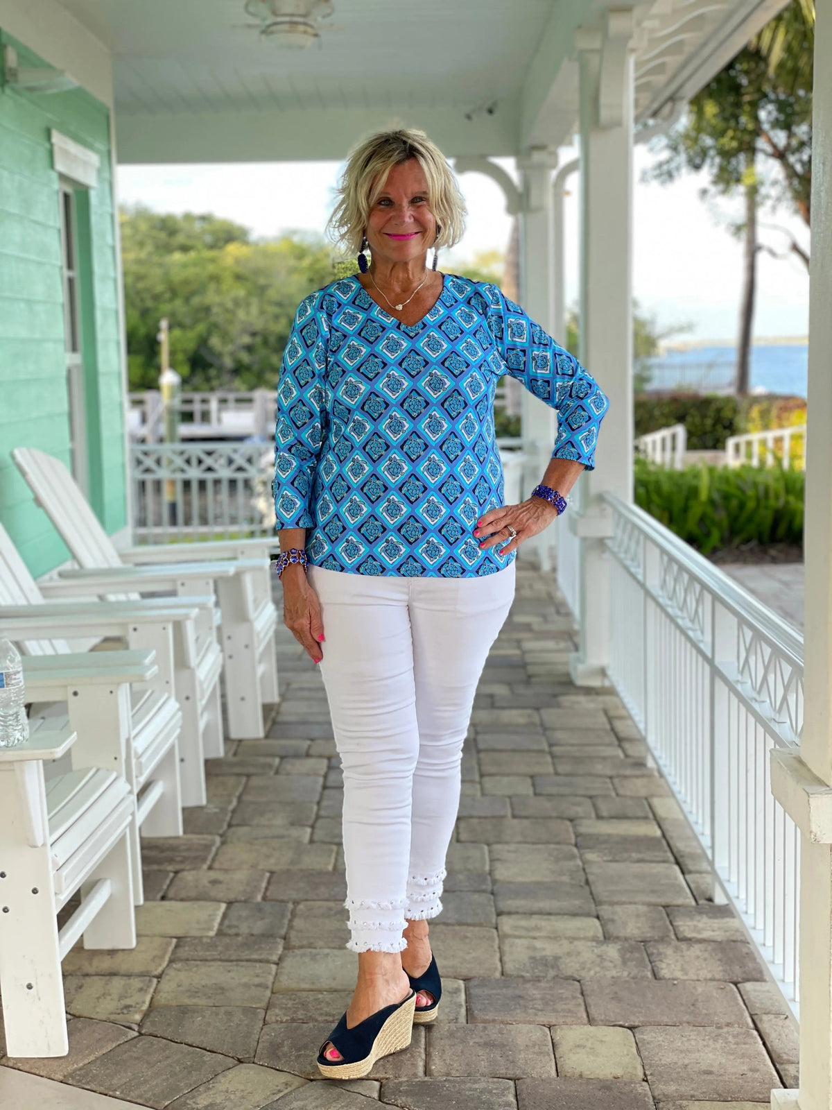 BAHAMA BLUE TURTLE V NECK