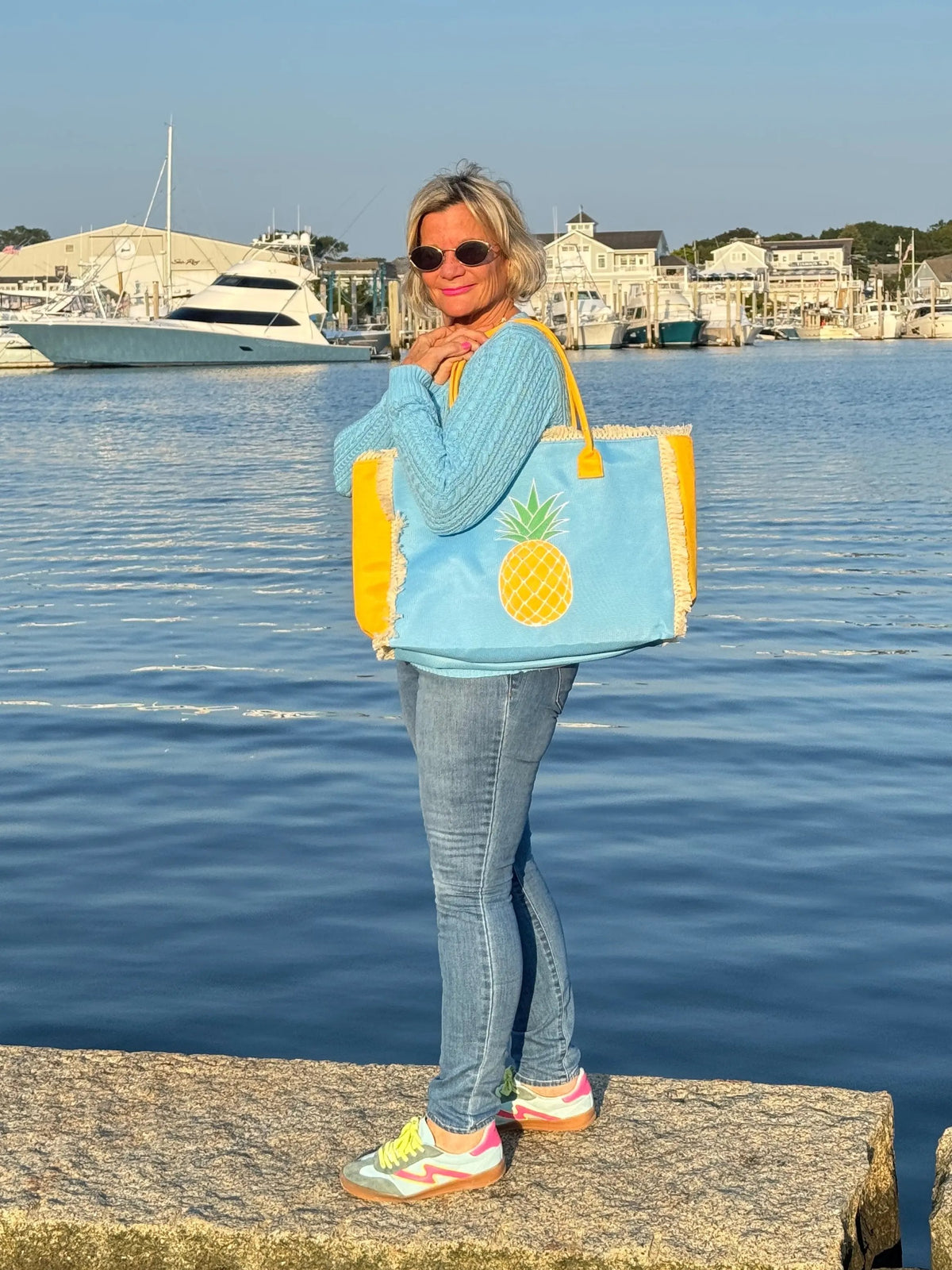 EMBROIDERED PINEAPPLE PATCH FRINGE TOTE BAG.