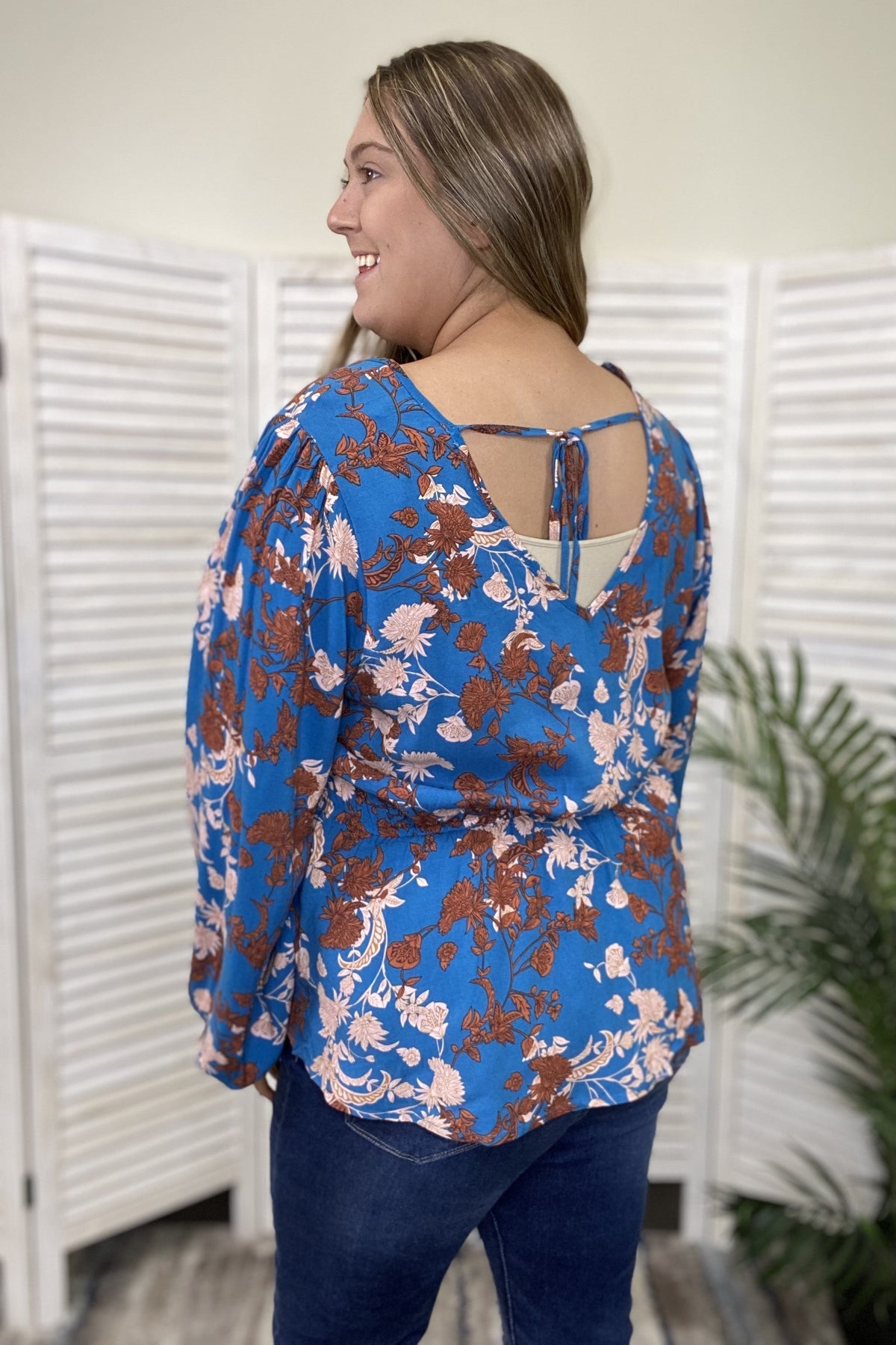 Never Pretending Women's Floral Tie Back Long Sleeve Top