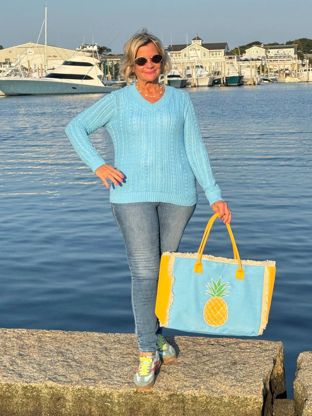 EMBROIDERED PINEAPPLE PATCH FRINGE TOTE BAG.