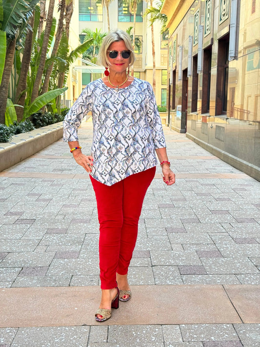 HOLIDAY WINTER WHITE ASYMMETRIC TOP