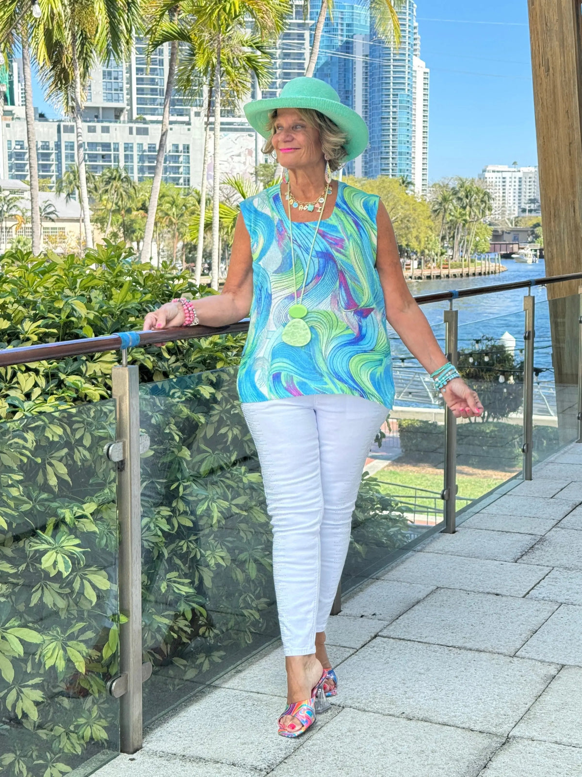 COLOR SPLASH TANK