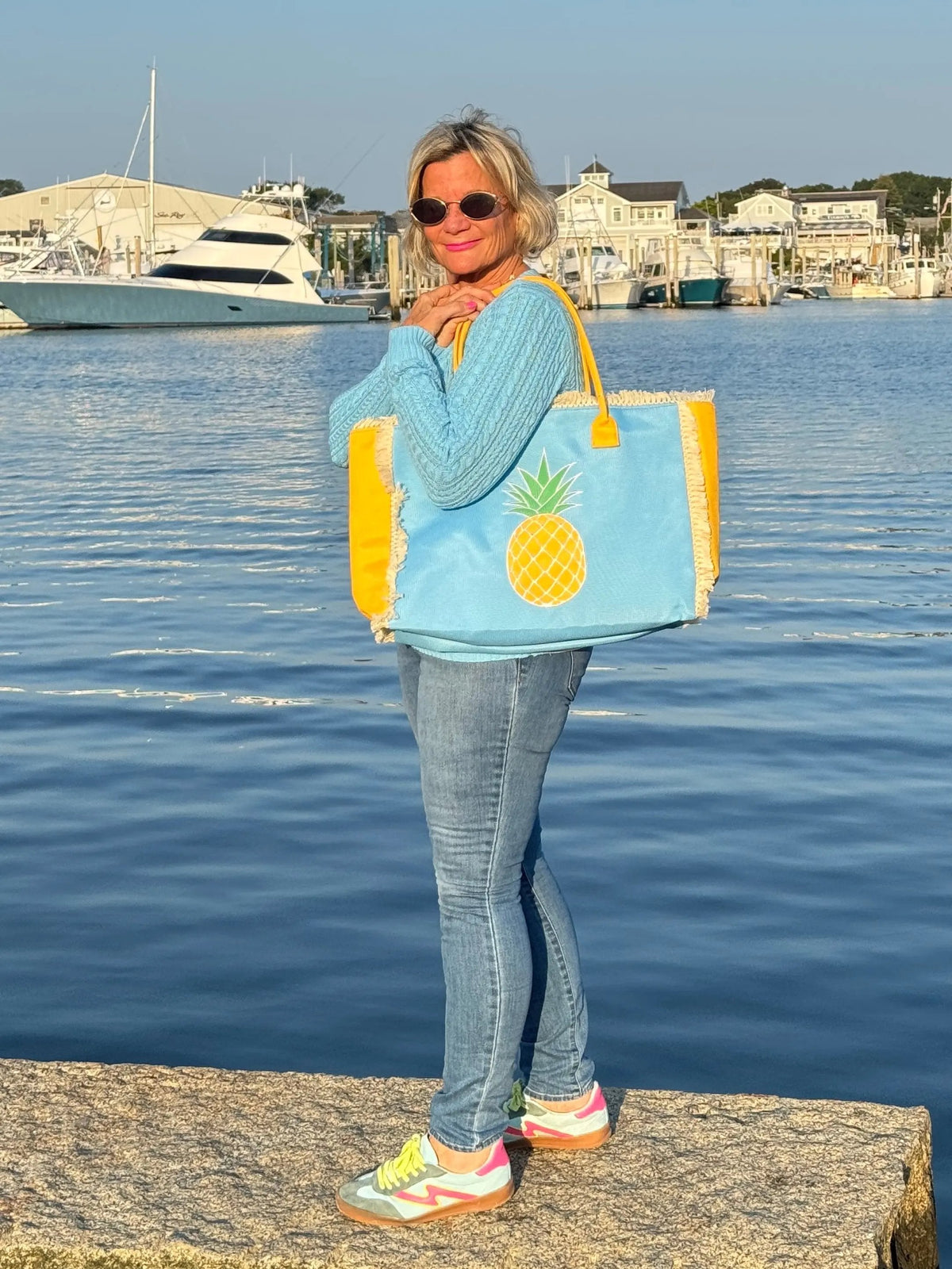 EMBROIDERED PINEAPPLE PATCH FRINGE TOTE BAG.
