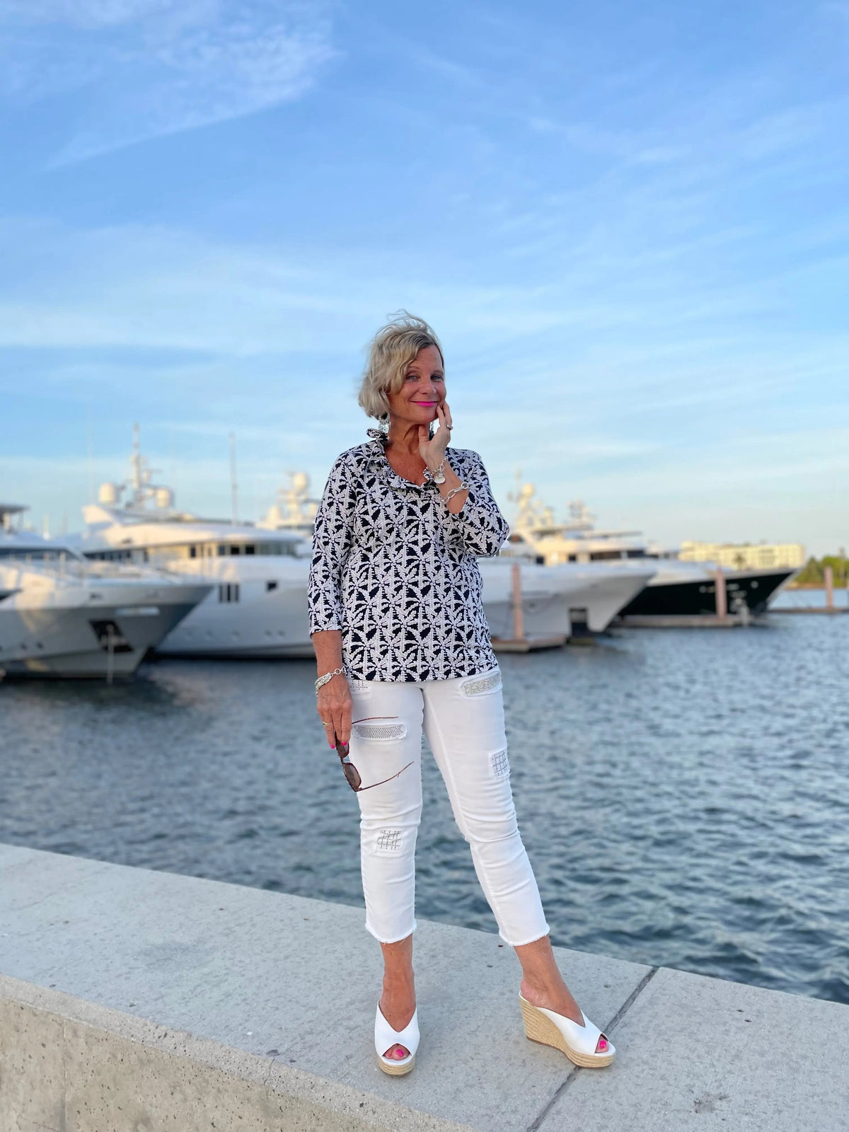 BLACK AND BEIGE 3/25 RUFFLE TOP