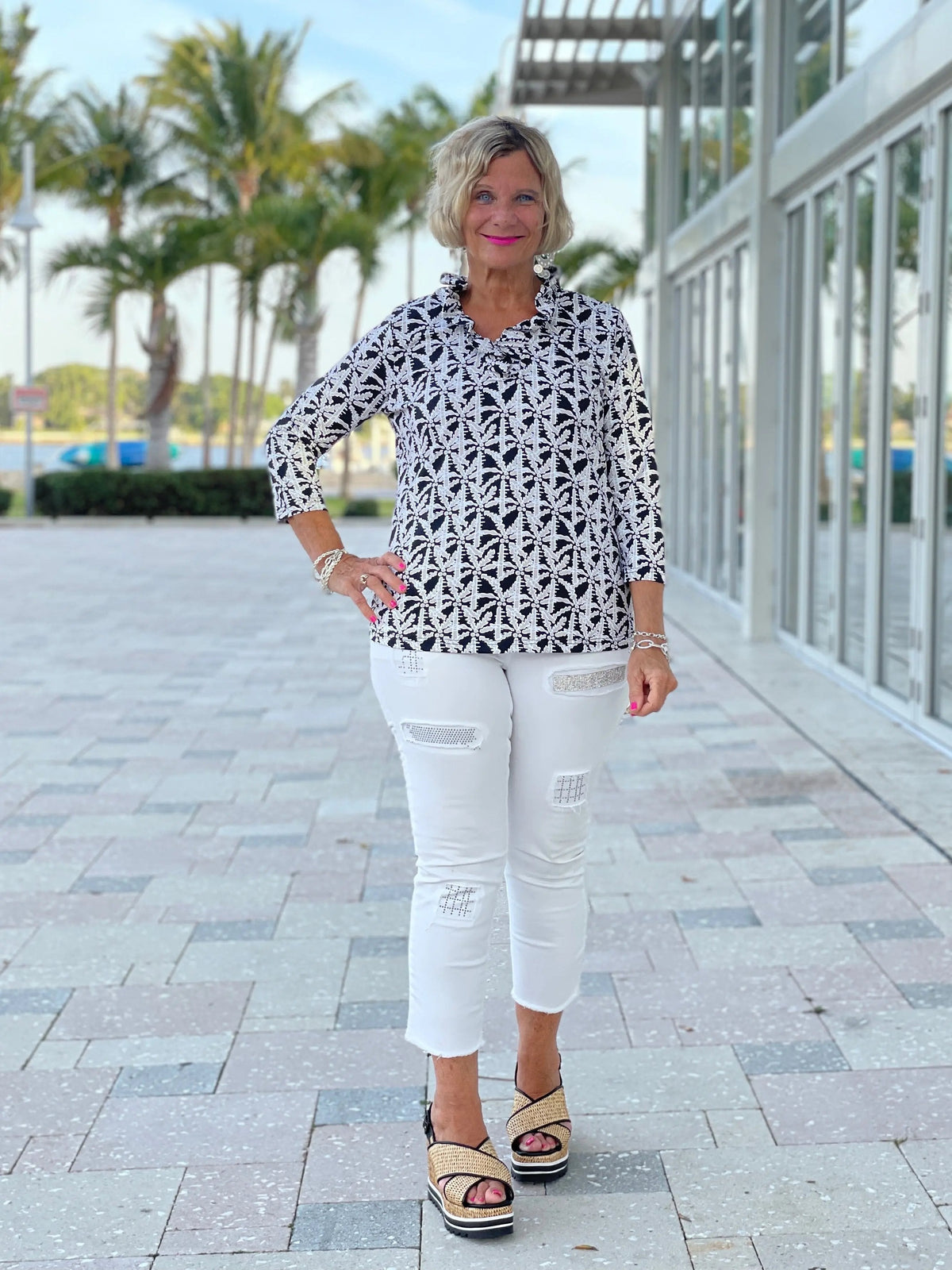 BLACK AND BEIGE 3/25 RUFFLE TOP